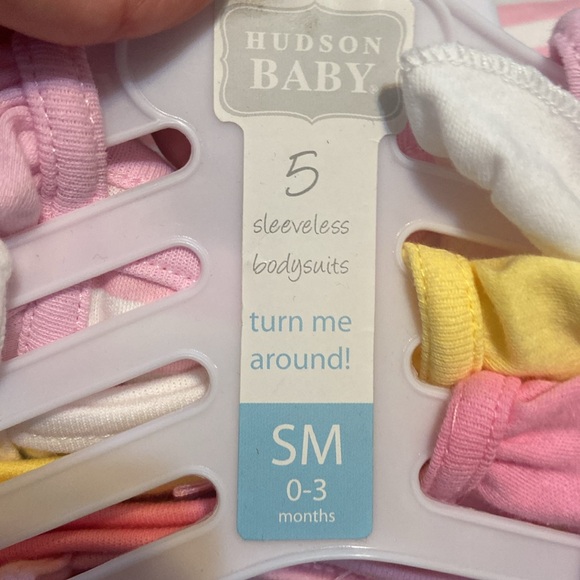 NWT Infant 5 Pack of Sleeveless Bodysuits 0-3 Months - Picture 8 of 9